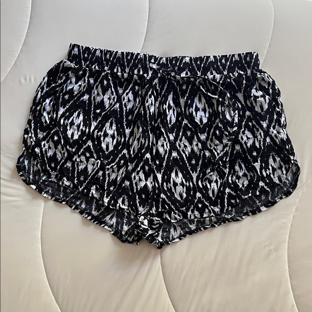 Black and White Patterned Women's Shorts
